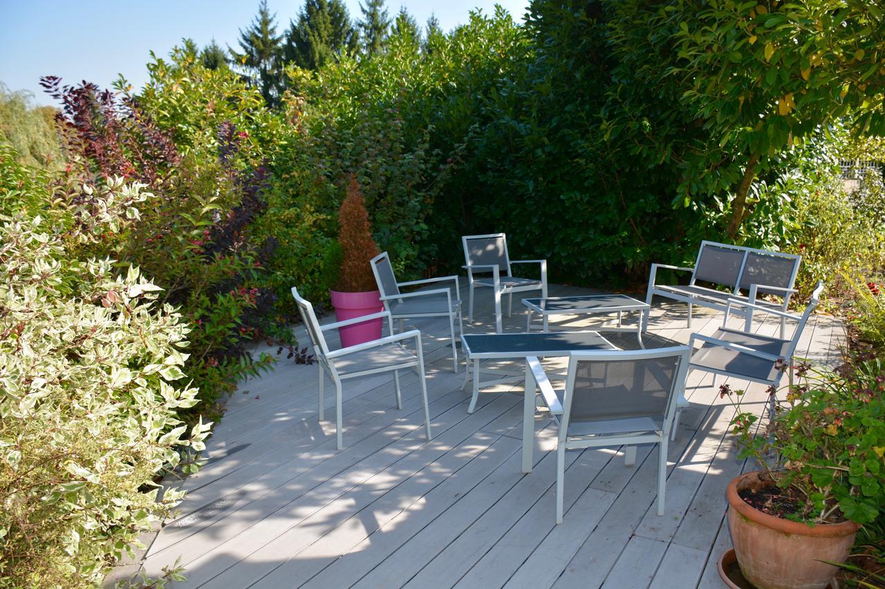 Logis Hotel Maison Carree Restaurant O Carre Dart Méréville Exteriér fotografie